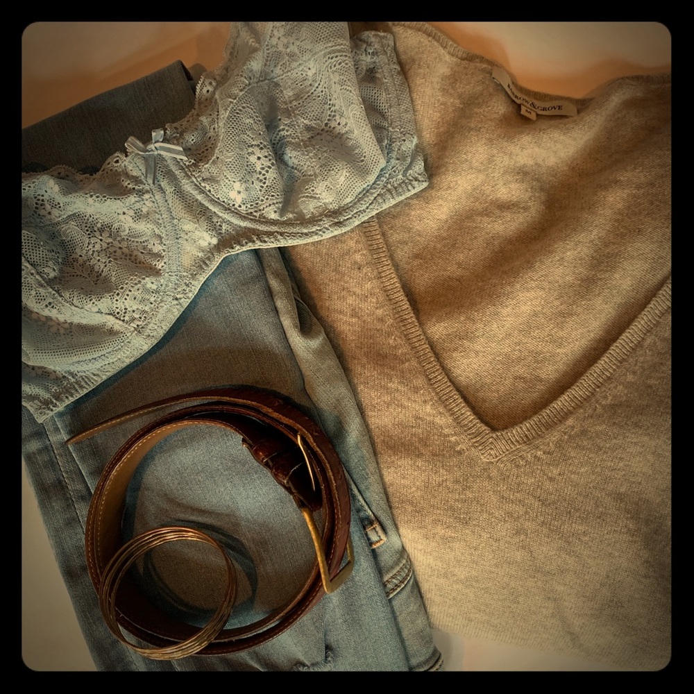 100% Cashmere V-Neck Sweater